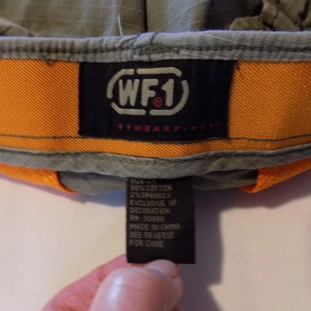 WF1 Mens Cargo Shorts Olive Green Zip Pockets Casual Summer Size 32 - Picture 1 of 3